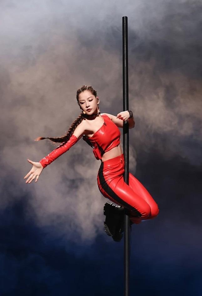 Chị đẹp Trang Pháp bị mẹ cấm múa cột, Chi Pu bị gọi tên-3