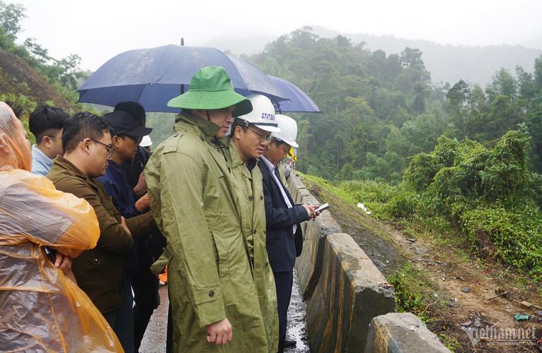 Xe khách lao xuống vực đã 2 ngày không gửi dữ liệu giám sát hành trình-1