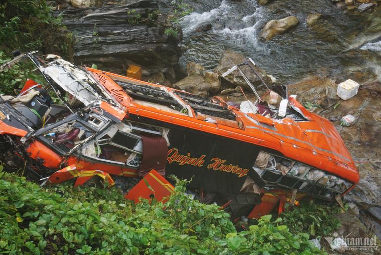 Xe khách lao xuống vực đã 2 ngày không gửi dữ liệu giám sát hành trình-2