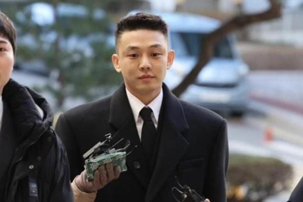 Ảnh đế Yoo Ah In dùng cái chết của cha xin giảm án tù gây phẫn nộ-4