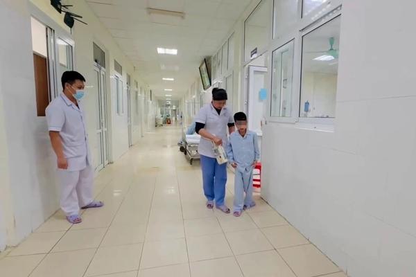 Nhiều người nhập viện nghi bị ngộ độc thực phẩm sau khi ăn bánh mì-2