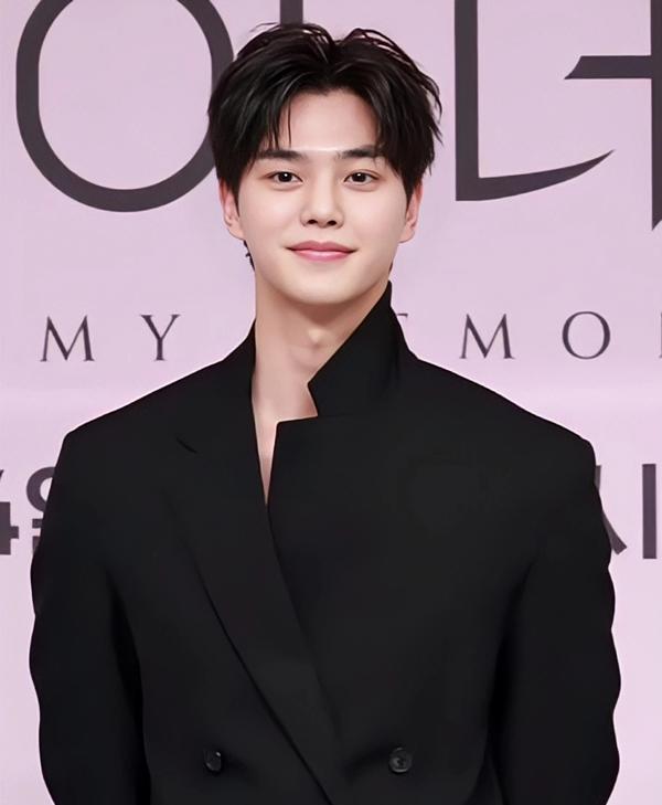 10 mỹ nam Hàn Quốc được theo dõi nhiều nhất-6