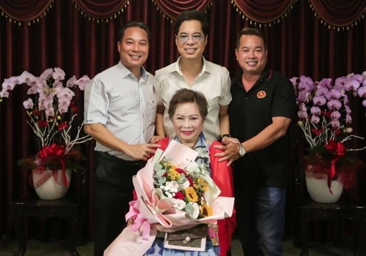 Em trai Ngọc Sơn: Bỏ showbiz khi ở đỉnh cao, thành tỷ phú và có bằng Tiến sĩ-1