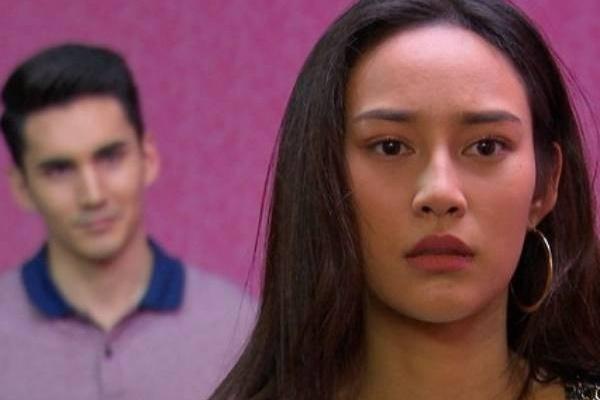 Đi ngang phòng chị dâu, tôi thoáng nghe tiếng chị rên rỉ, còn thêm giọng chồng ỉ ôi không ngừng, đạp cửa xông vào thì chết điếng...-2