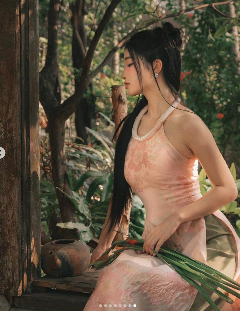 Phương Nhi diện áo yếm mong manh, khoe dáng tròn lẳn gợi cảm-4