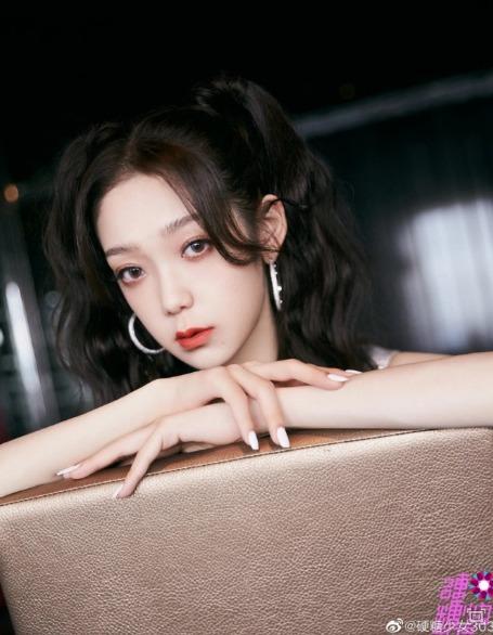 Angelababy bất ngờ bị nhân viên Keep Running tố bắt nạt, thái độ thô lỗ với đồng nghiệp trẻ-2