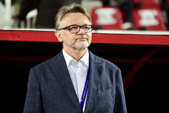 VFF giải thích lý do chưa sa thải HLV Troussier