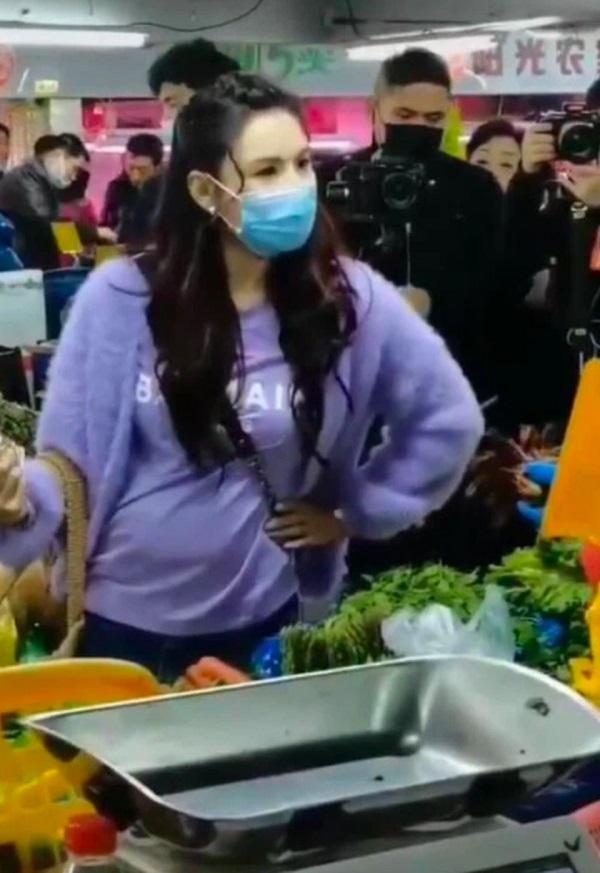 Trương Bá Chi lộ bằng chứng mang thai lần 4, đã cố giấu nhưng bụng cứ lồ lộ như bầu tháng thứ 6?-5