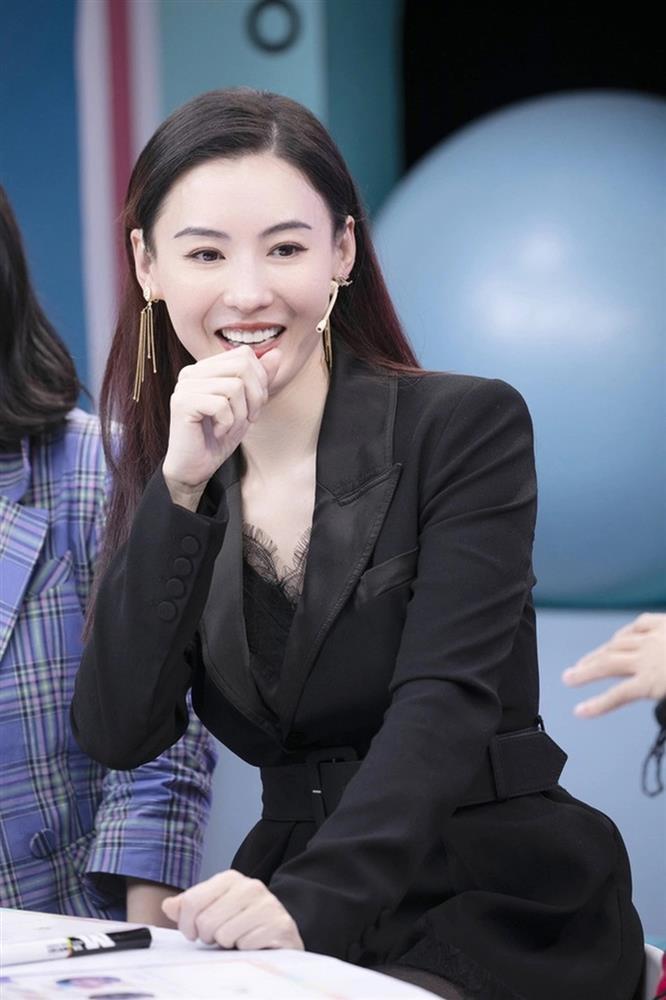 Trương Bá Chi lộ bằng chứng mang thai lần 4, đã cố giấu nhưng bụng cứ lồ lộ như bầu tháng thứ 6?-9