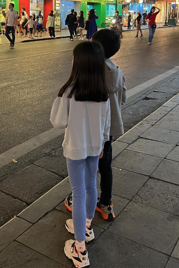 Ảnh hiếm hoi của con gái Tăng Thanh Hà: Đôi chân dài thừa hưởng gene trội từ bố mẹ-2