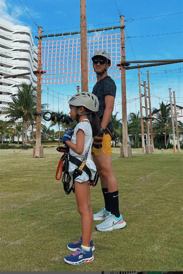 Ảnh hiếm hoi của con gái Tăng Thanh Hà: Đôi chân dài thừa hưởng gene trội từ bố mẹ-4