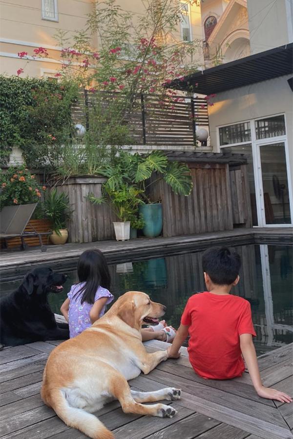 Ảnh hiếm hoi của con gái Tăng Thanh Hà: Đôi chân dài thừa hưởng gene trội từ bố mẹ-5