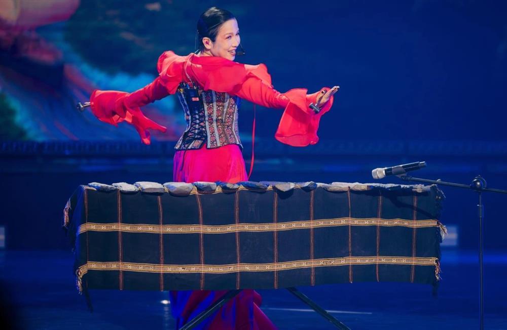 Lý giải sức hút Mỹ Linh ở Chị Đẹp: Lăn xả hết mình, thành meme gây cười-1