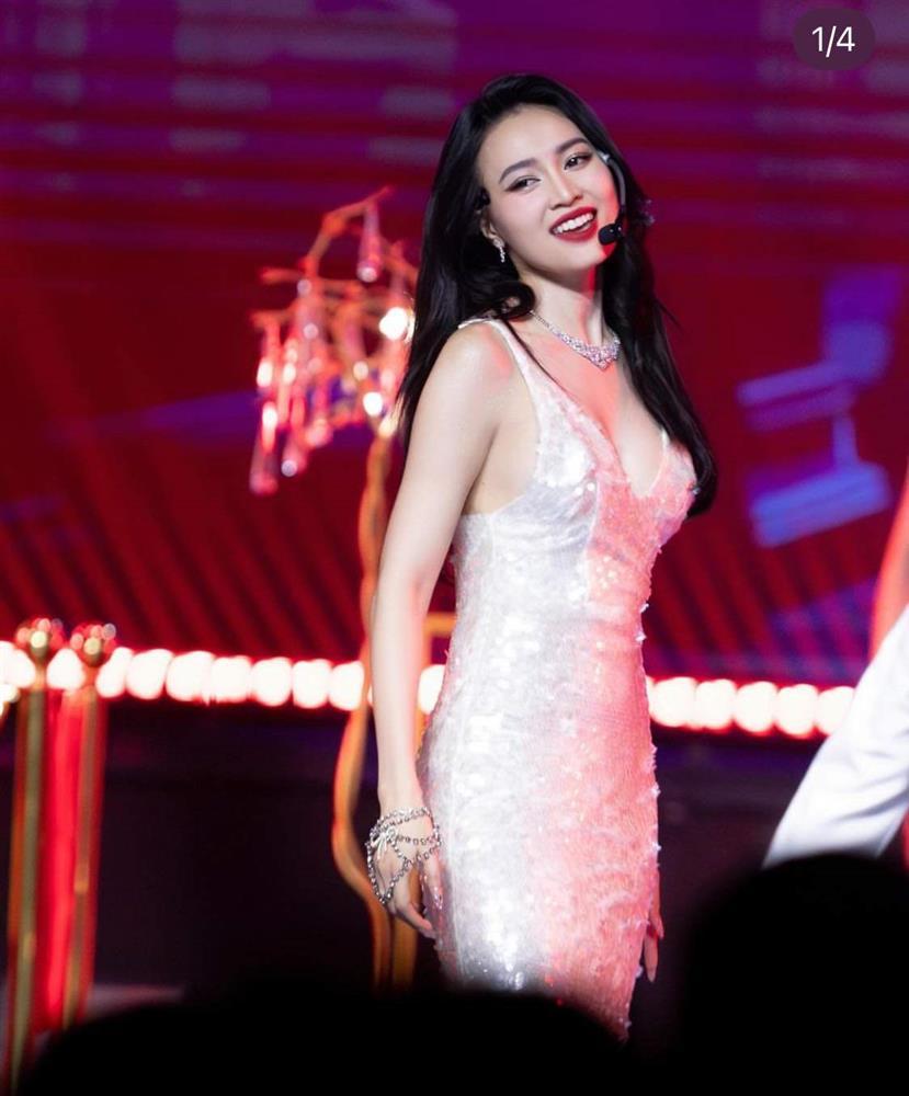 Ninh Dương Lan Ngọc khéo mặc váy xẻ cổ sâu, tạm biệt sự cố khó lường lúc trước-2