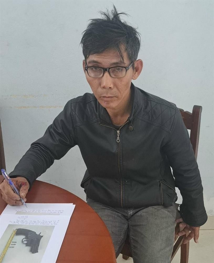 Bắt quả tang đối tượng thủ súng và tàng trữ ma túy-1