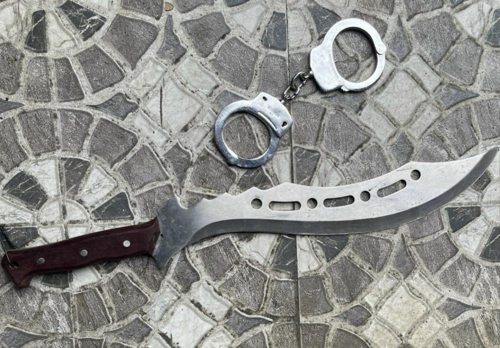 Bắt quả tang đối tượng thủ súng và tàng trữ ma túy-3