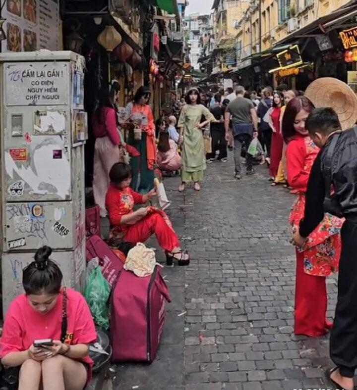 Hài hước những kiếp nạn khi chụp áo dài Tết của giới trẻ-1