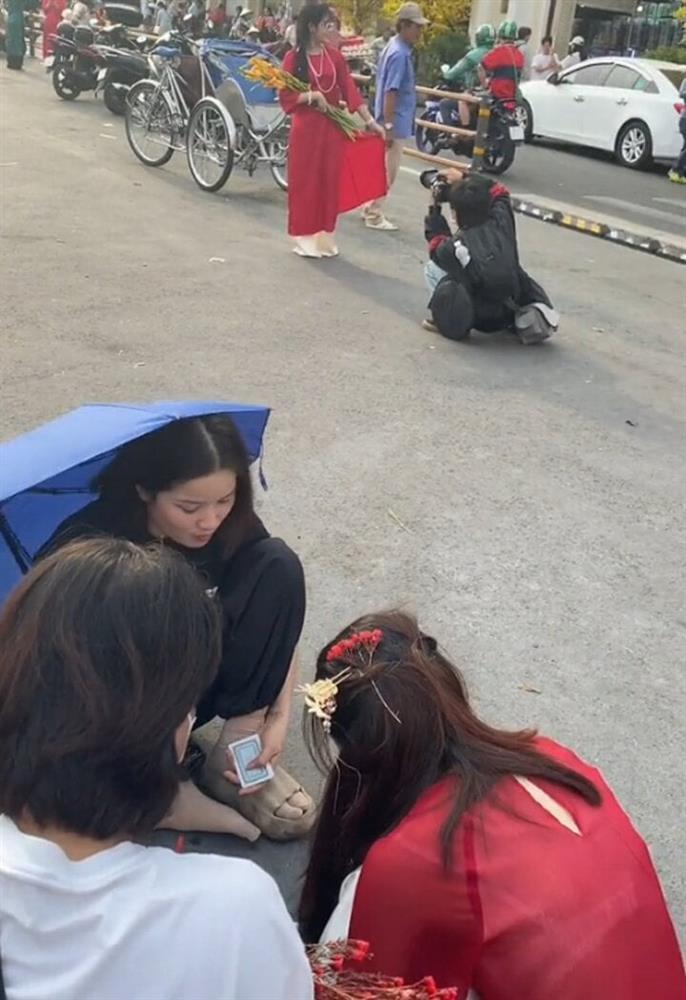 Hài hước những kiếp nạn khi chụp áo dài Tết của giới trẻ-4