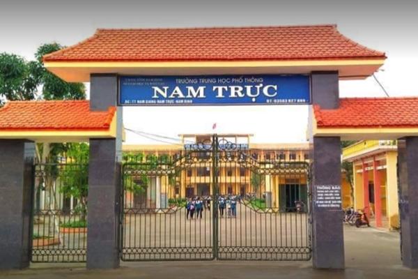 Đình chỉ học một tuần với 8 học sinh đánh hội đồng nữ sinh lớp 7-2