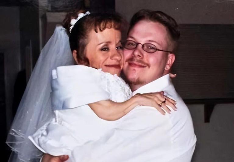 Người phụ nữ cao 70cm lấy soái ca cao 180cm, ba lần mạo hiểm sinh con-1