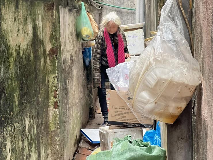 Sống trong biệt thự chục tỷ ở Hà Nội vẫn đi xin đồ từ thiện, cụ bà nói gì?-3