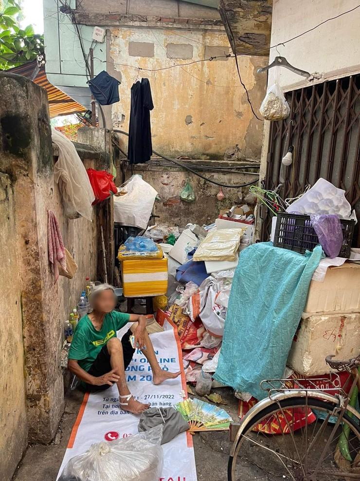Sống trong biệt thự chục tỷ ở Hà Nội vẫn đi xin đồ từ thiện, cụ bà nói gì?-2