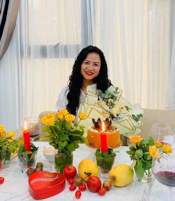 Hôn nhân đời thực của diễn viên VFC: NSƯT Thu Hạnh Hương Vị Tình Thân sống bình yên bên chồng ngoài ngành-4