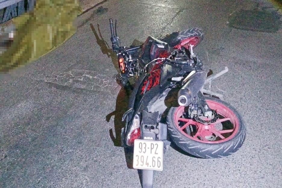 2 ô tô va chạm cực mạnh, một điều dưỡng tử vong-2