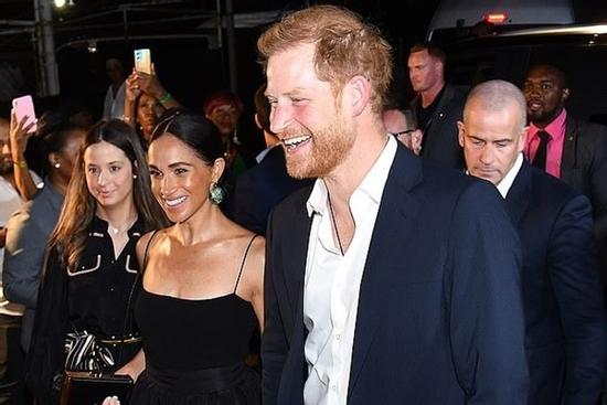 Harry và Meghan thách thức Hoàng gia Anh