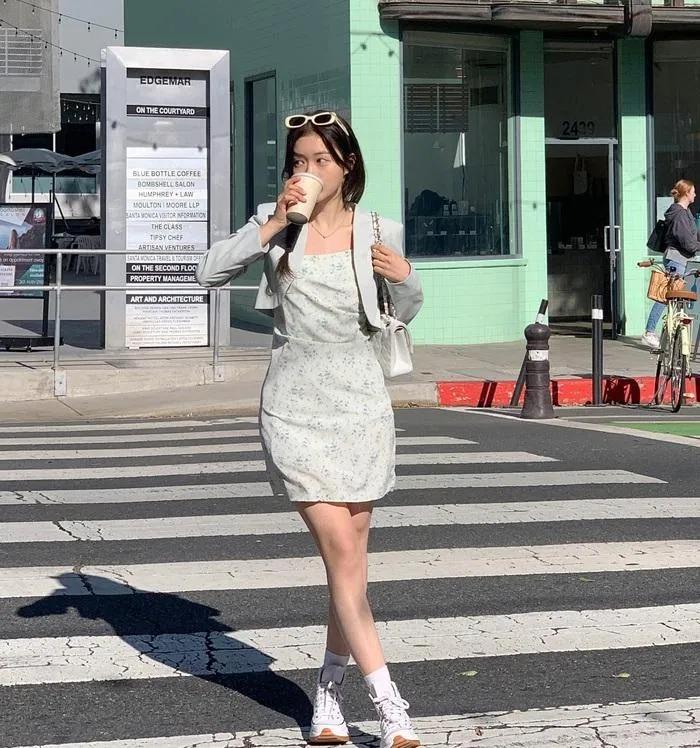 10 cách phối đồ với váy hai dây trẻ trung trong dịp Tết-9