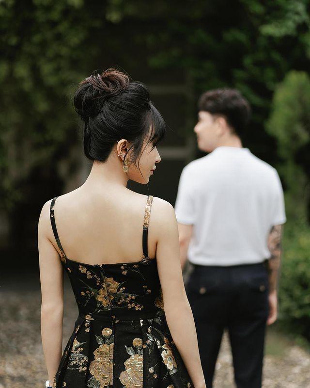 Vợ đại gia Minh Nhựa được chồng cho 4 tỷ tiêu Tết, ngoài đời ăn mặc cực nóng bỏng-1