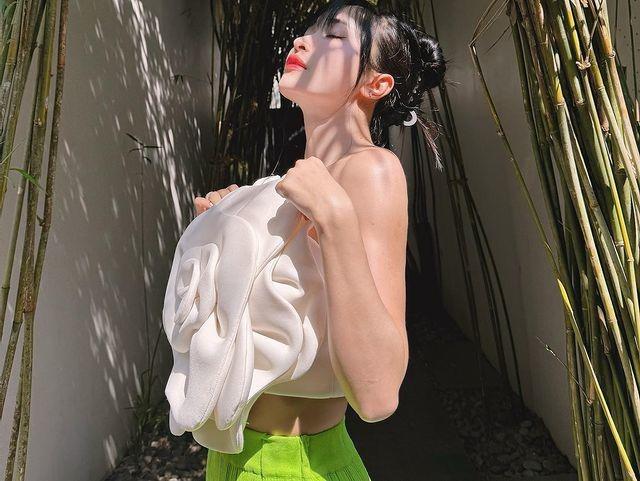 Vợ đại gia Minh Nhựa được chồng cho 4 tỷ tiêu Tết, ngoài đời ăn mặc cực nóng bỏng-4