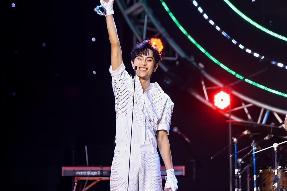 Làn Sóng Xanh 2023: Văn Mai Hương là ca sĩ của năm, Tăng Duy Tân càn quét nhiều giải-15