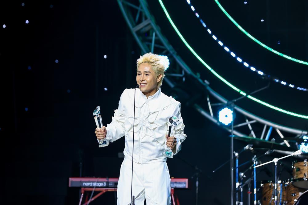 Làn Sóng Xanh 2023: Văn Mai Hương là ca sĩ của năm, Tăng Duy Tân càn quét nhiều giải-22