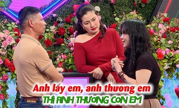 Trước khi bấm nút, mẹ đơn thân hỏi một câu khiến ông ngoại U55 bật cười-3
