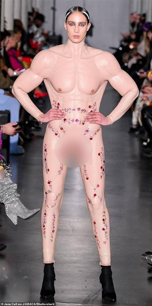 Người mẫu mặc phục trang tạo hiệu ứng khỏa thân gây sửng sốt-2