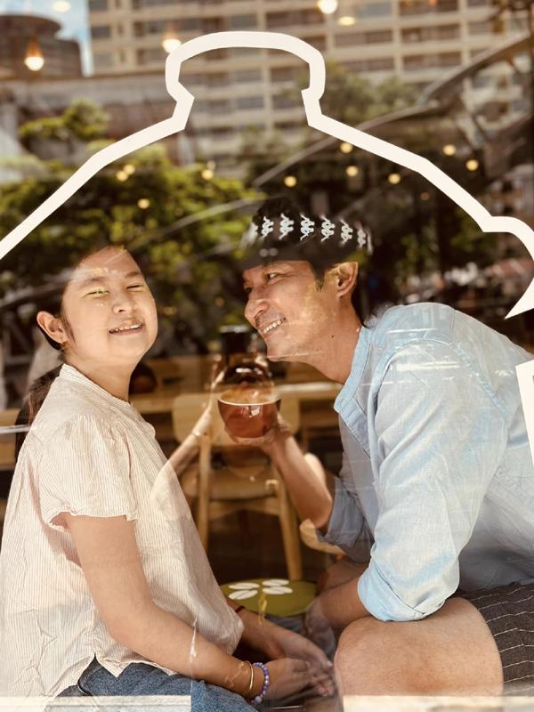 Con gái Huy Khánh 12 tuổi có vẻ ngoài dễ thương giống bố mẹ thế nào?-5