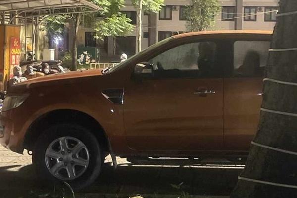 Nam thanh niên tự tử trước sự chứng kiến của nhiều người-2