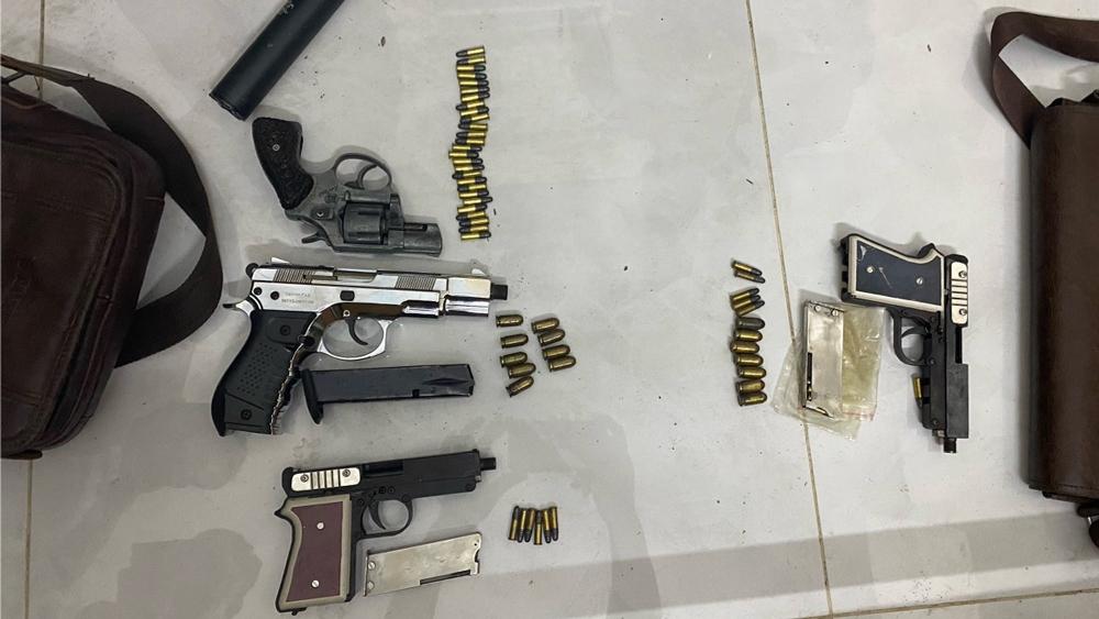 Trinh sát phát hiện đối tượng tàng trữ 4 khẩu súng cùng 59 viên đạn-1