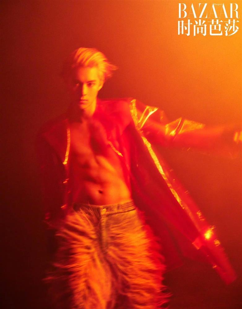 Vương Hạc Đệ thần thái rực lửa, khoe cơ bụng hờ hững trên bìa tạp chí Harper’s Bazaar số tháng 2/2024-2