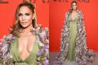 Jennifer Lopez gây sốt khi mặc váy lộ ngực đi xem thời trang