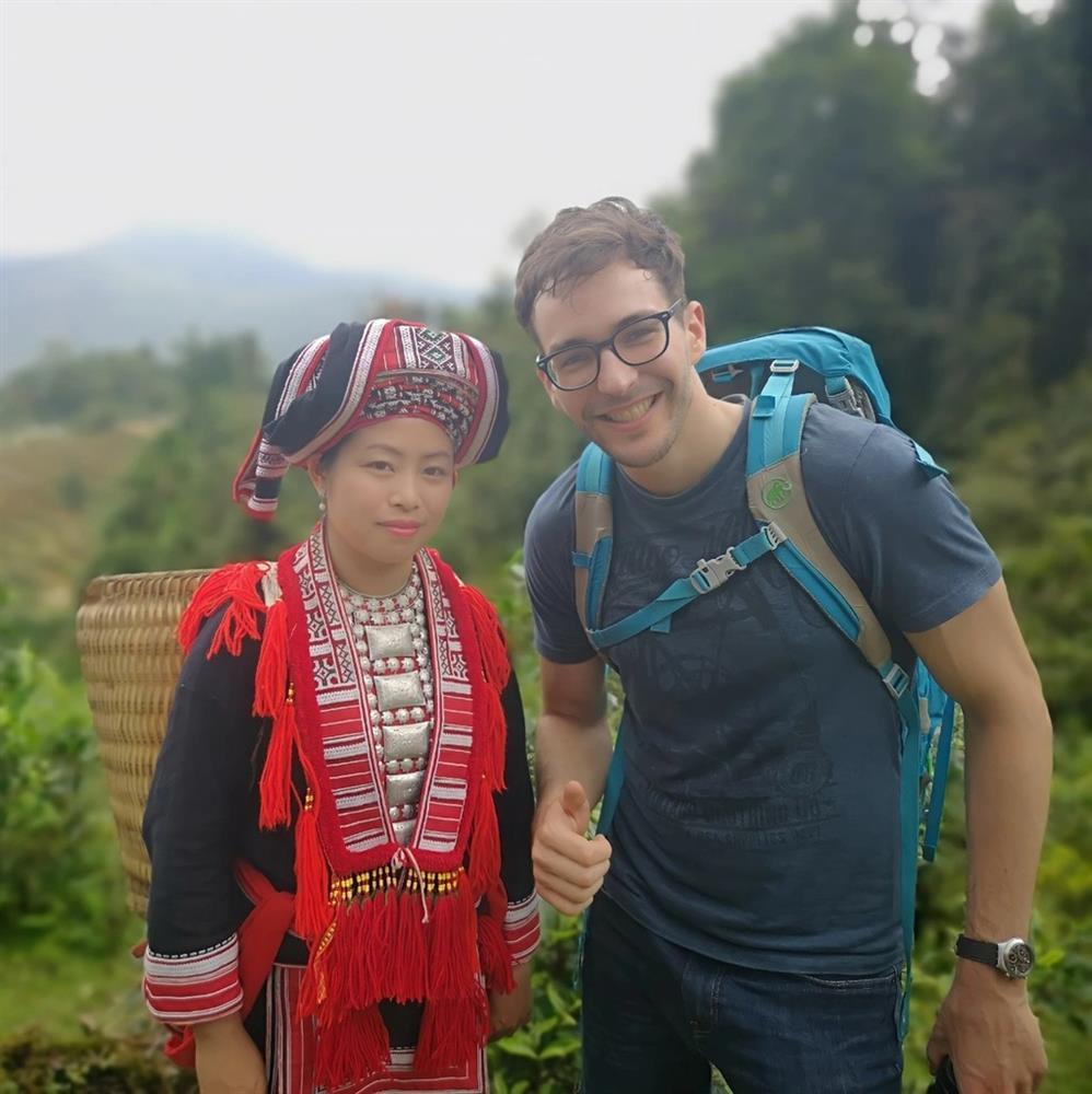 Đang từ TPHCM nắng nóng gay gắt, khách Tây ra Hà Nội bị sốc nhiệt vì lạnh-3