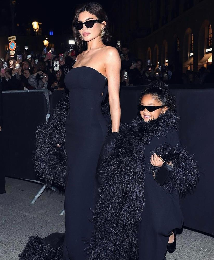 Vẻ đẹp của Kylie Jenner như bước ra từ thần thoại-5