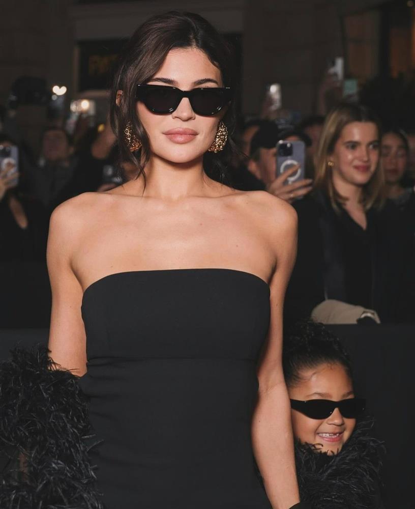 Vẻ đẹp của Kylie Jenner như bước ra từ thần thoại-9