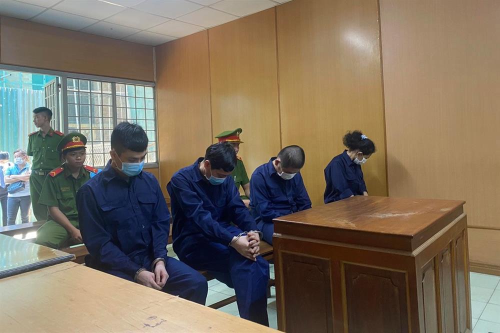 Ngày trả giá của nhóm người mang tiền giả vào ngân hàng đổi tiền thật-1