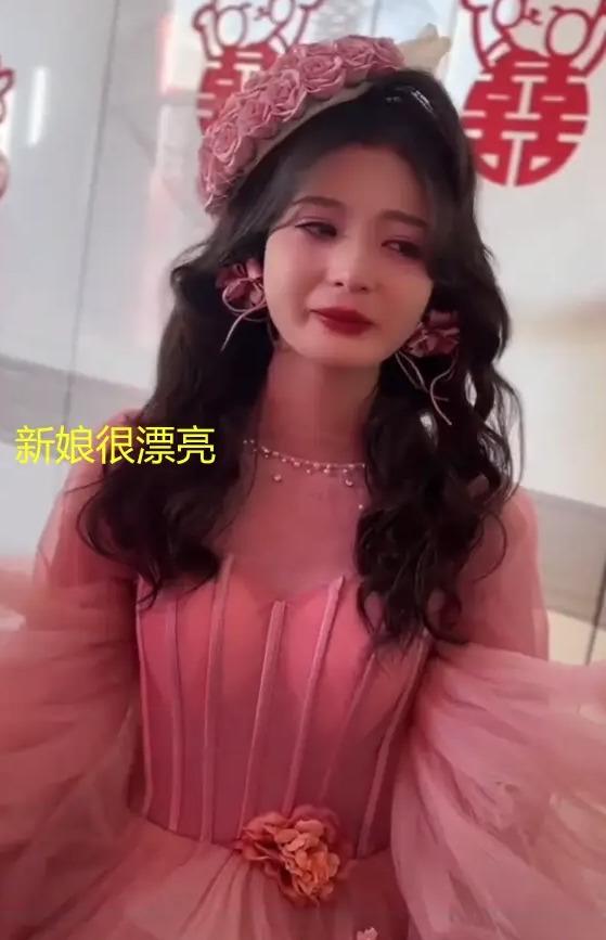 Trong hôn lễ, chú rể hạnh phúc ngập tràn, cô dâu đau khổ vì bị ép cưới-3