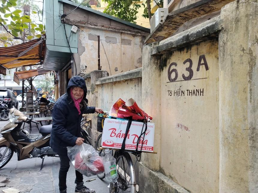 Bà lão 85 tuổi bị tố ngày đi ăn xin, tối về biệt thự từng là giáo viên Văn và làm việc tại tòa soạn báo-3