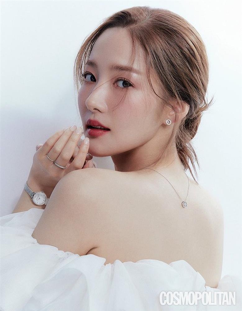 Nữ hoàng dao kéo xứ Hàn rụng tóc, teo cơ, hốc hác để giữ cân nặng 37kg-4