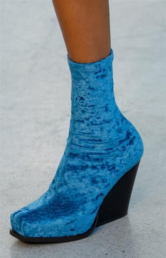 5 kiểu giày boots dễ bị lỗi mốt trong thời gian tới-9