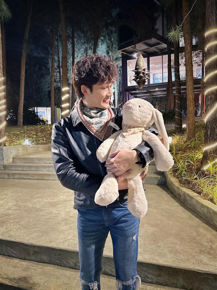 Lên đồ mùa đông với áo cardigan, áo da như nam diễn viên VFC Đình Tú-5